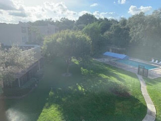 Foto del edificio - 9400 Live Oak Pl