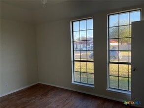 Building Photo - 2301 Timberline Dr