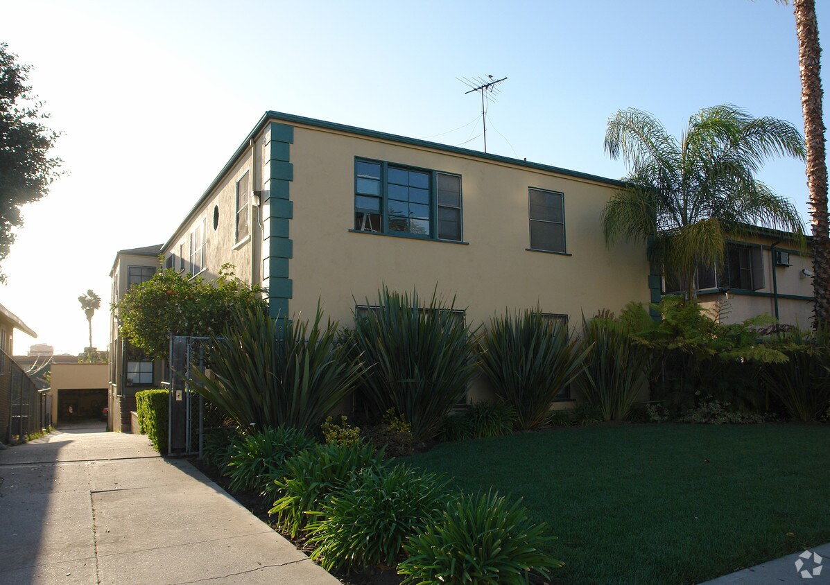 Primary Photo - 327-329 N New Hampshire Ave