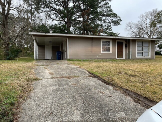 Building Photo - 1001 Anderson Dr