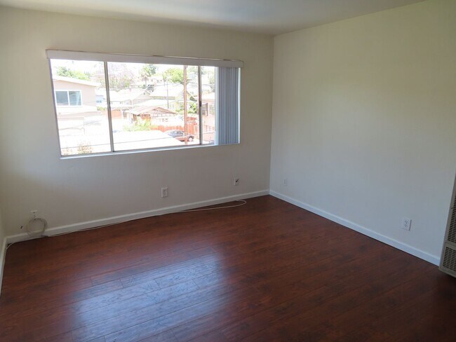 Foto del edificio - Renovated 2 Bed, 2 Bath Apartment in the h...