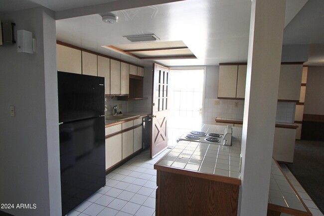 Building Photo - 1207 E 11th Pl