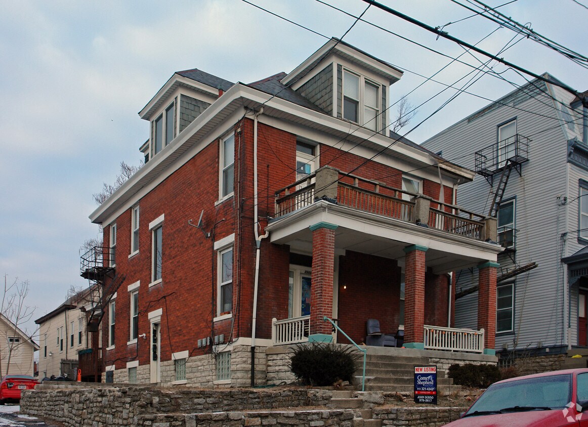 2323 Stratford Ave, Clifton, OH 45219 Apartments in Clifton, OH