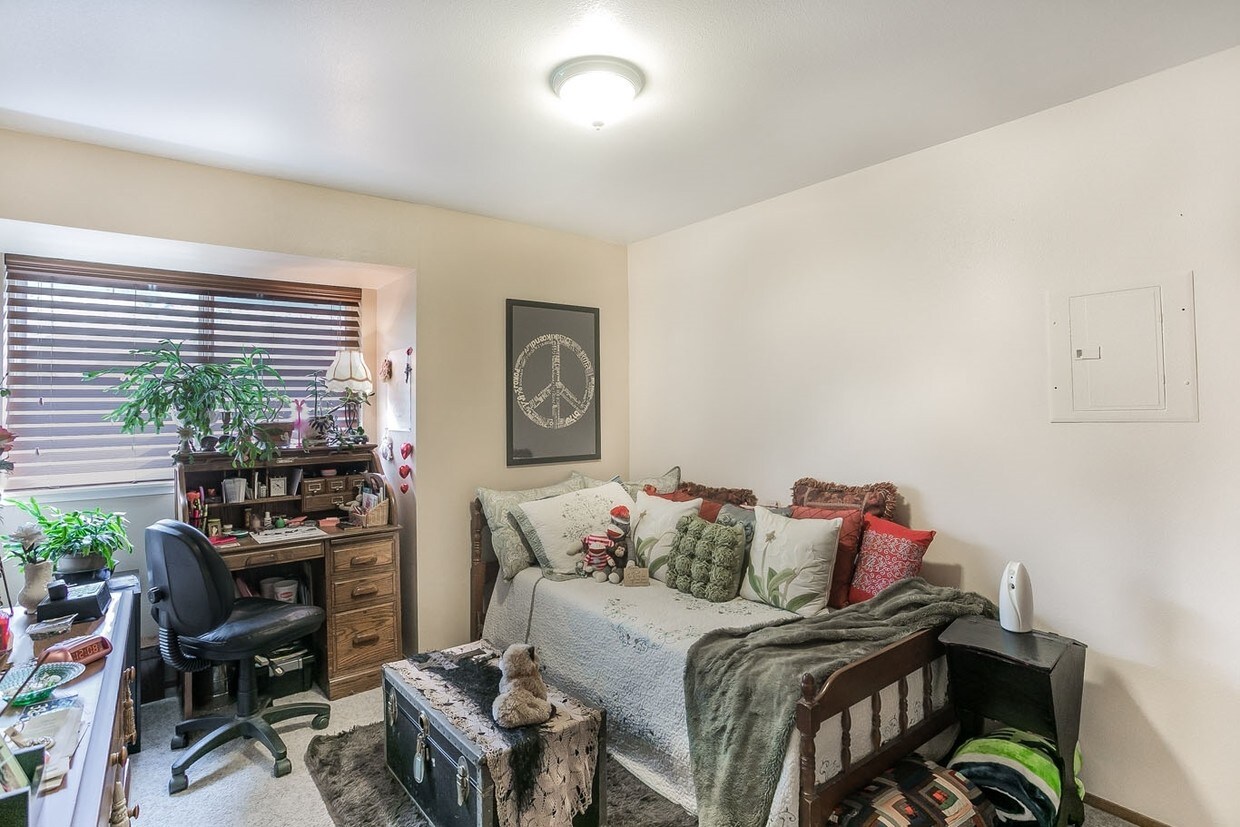 Interior Photo - 5810 186th Ave E