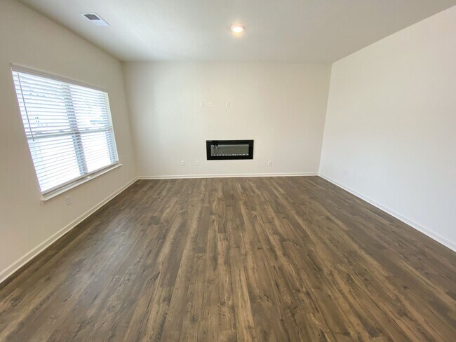 Foto del edificio - 3 bed, 2 bath in Oakland built in 2023 /// $500 move in special if move in by 12/31/25