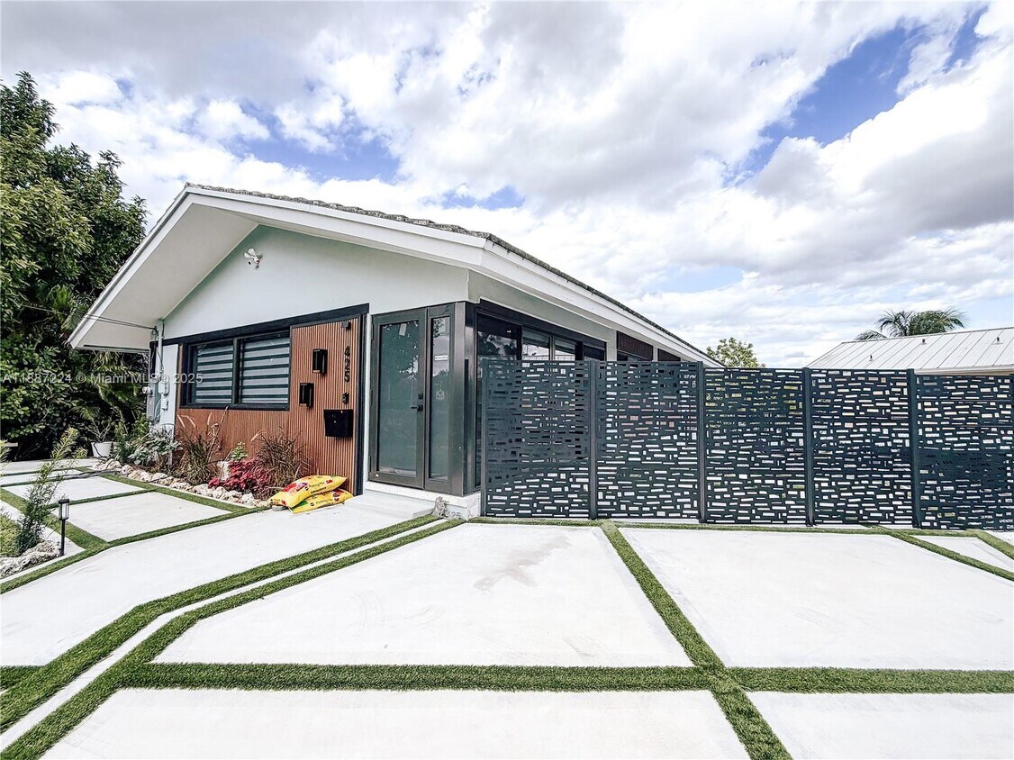 Foto principal - 425 NE 103rd St