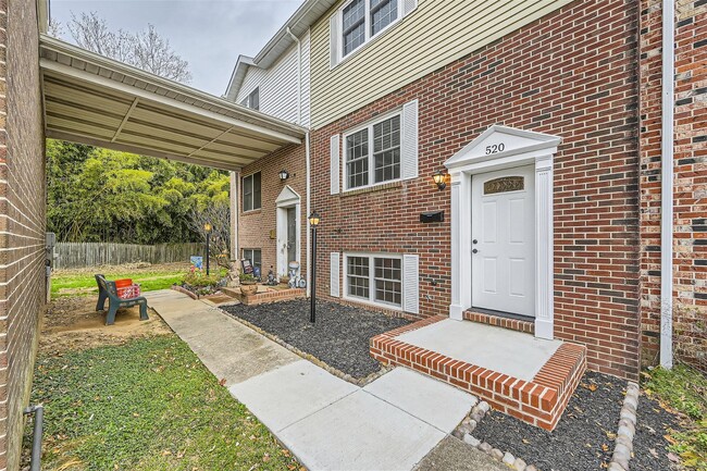 Photo - 520 Cressy Rd Townhome