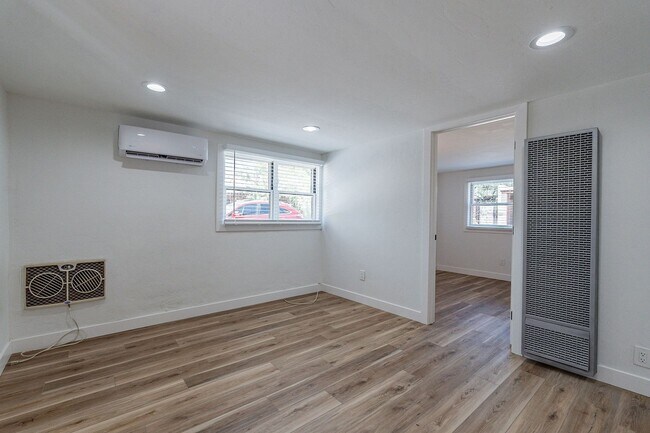 Foto del edificio - 711-713 E. 5th St. ( 711-1, 711-2, 713 )