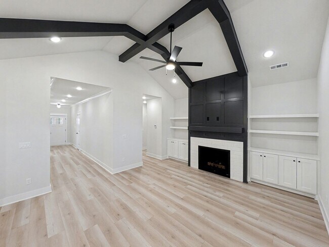 Foto del edificio - Welcome To Your Next Home!