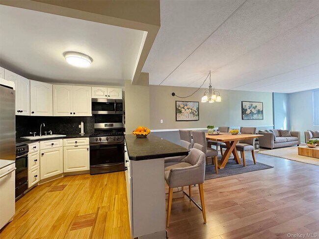 Foto del edificio - 777 N MacQuesten Pkwy