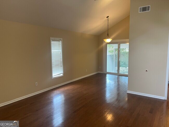 Foto del edificio - 312 Hummingbird Cir