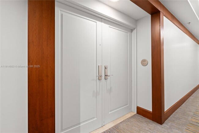 Foto del edificio - 1581 Brickell Ave