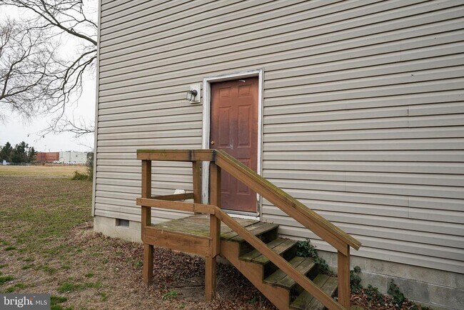 Building Photo - 107 Parsonage St