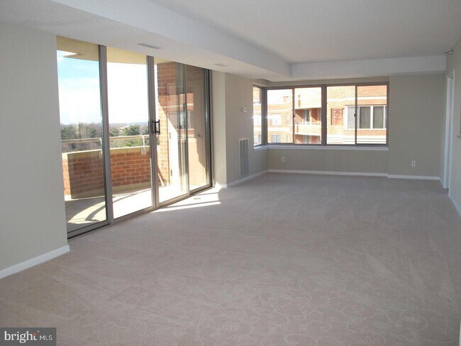 Foto del edificio - 5800 NICHOLSON Ln