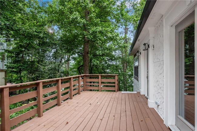 Foto del edificio - 3346 Cove Overlook Rd