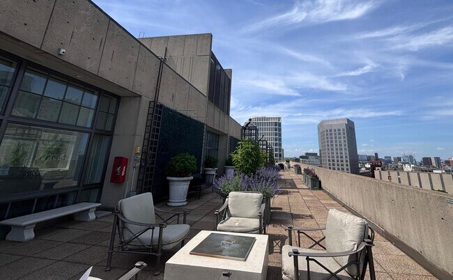 Foto del edificio - 22 Edgerly Rd