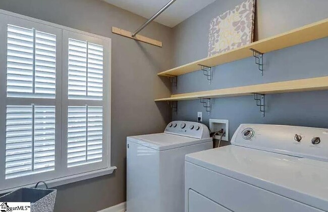 Building Photo - 416 Chartwell Dr