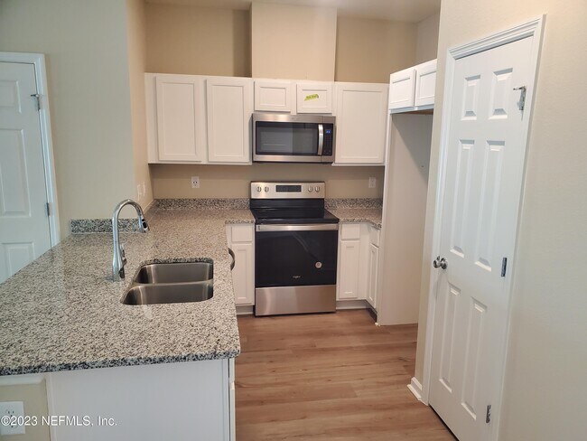 Building Photo - 11790 Beardgrass Wy