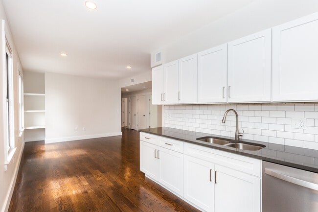 Building Photo - 20 Clary St