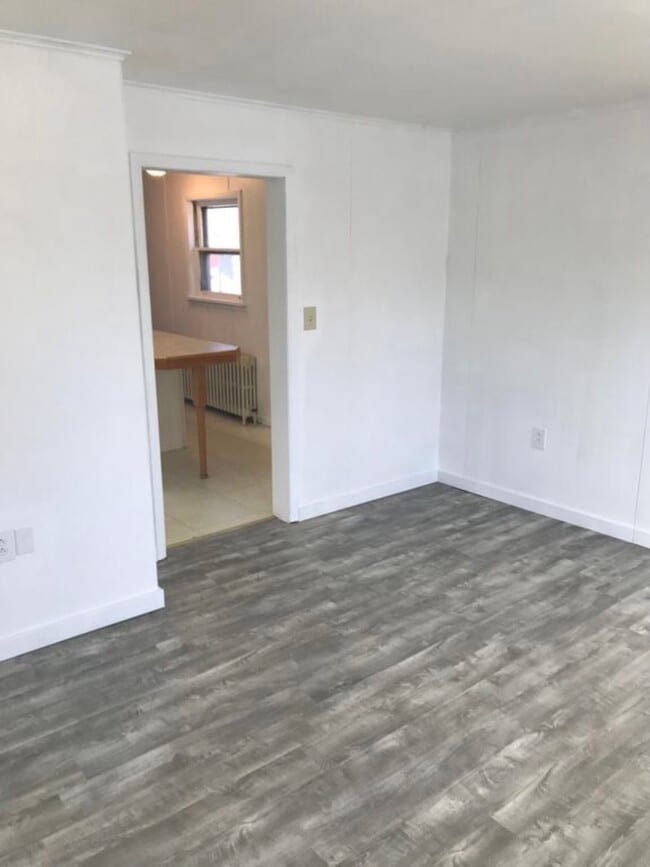 Building Photo - 121 Middle Ave