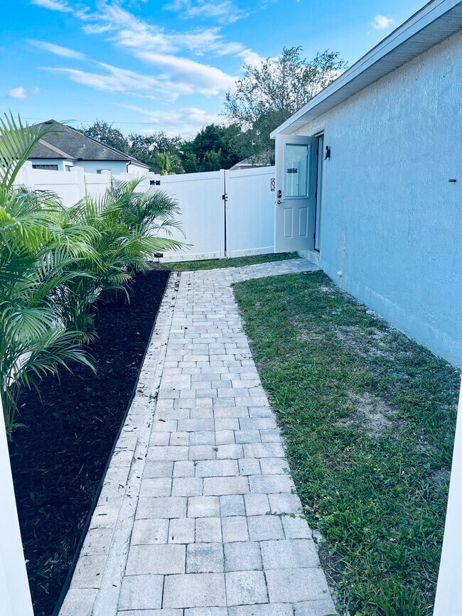 Foto del edificio - 1534 SW Jacksonville Ave