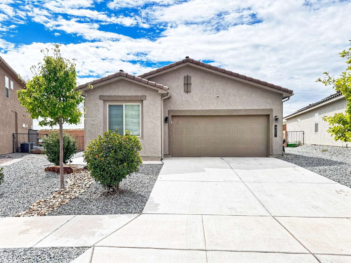 Foto principal - New 4 BR Home in Great Neighborhood!