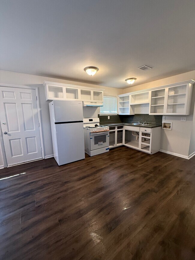 Foto del edificio - 5115 N Woodland Dr