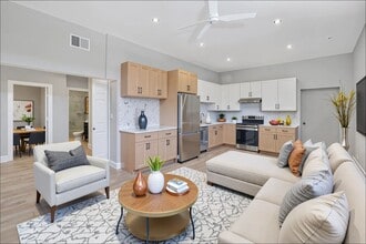 Building Photo - 6240 W Belmont Ave