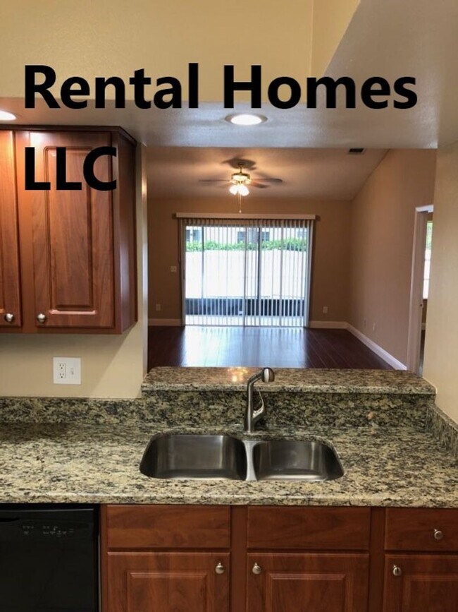 Foto del edificio - Longwood Townhome, Minutes Away from Lake ...