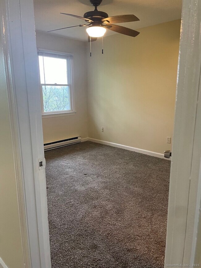 Foto del edificio - 68 W Main St