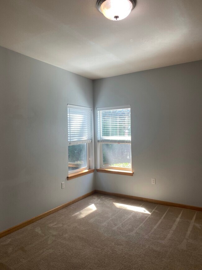 Building Photo - 1305 Boon St