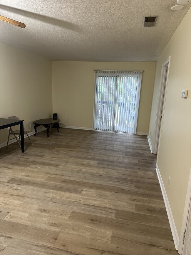 Foto del edificio - Room in Apartment on Ashley Forest Rd