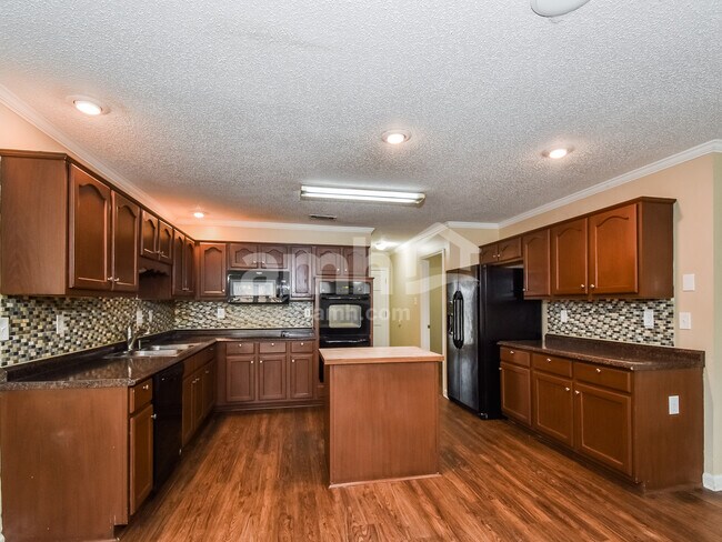 Foto del edificio - 1926 Bohemia Dr