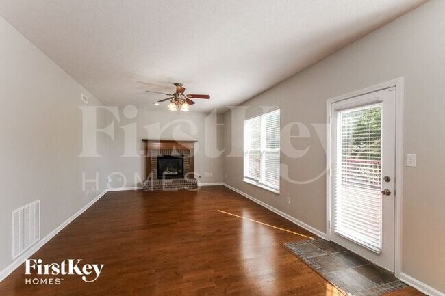 Foto del edificio - 16325 Clarks Hill Way