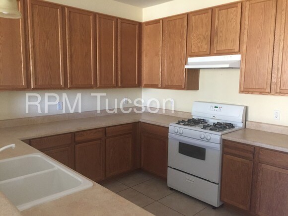 Building Photo - 681 W Paseo Celestial