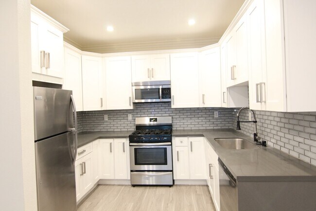 Building Photo - 3747 Clarington Ave