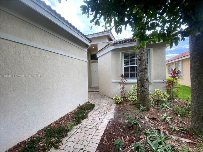 Building Photo - 639 Stanford Ln