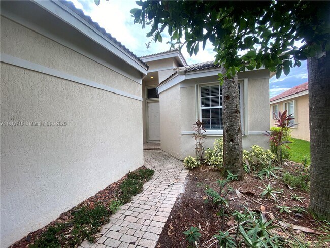 Foto del edificio - 639 Stanford Ln