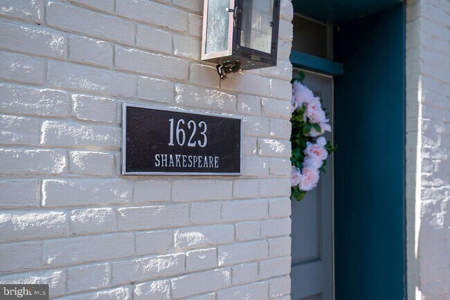 Building Photo - 1623 Shakespeare St