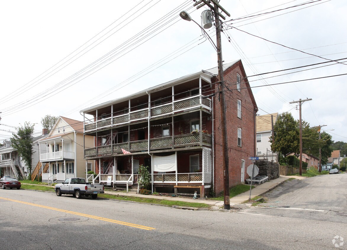 Primary Photo - 562 N Main St