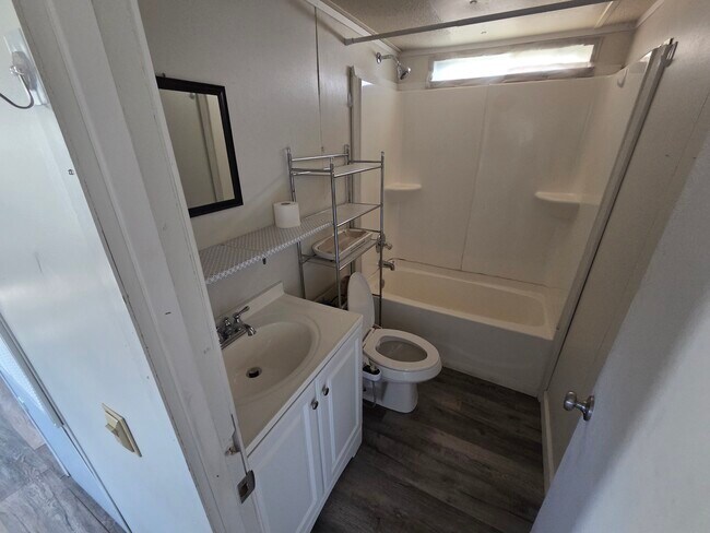 Foto del edificio - 745 Barren Hollow Rd