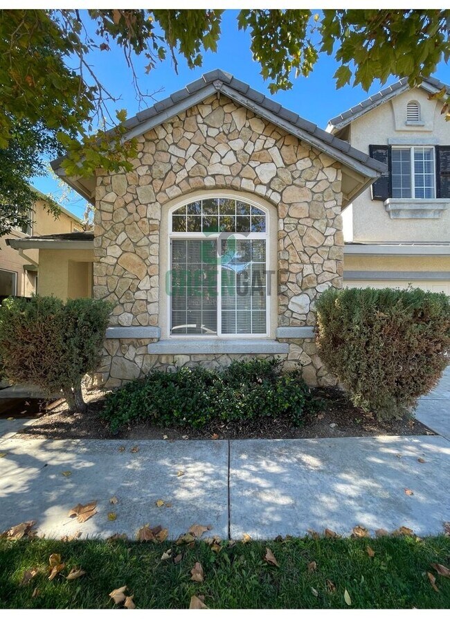 Building Photo - 4 Bedroom TRACY HOME! AVAILABLE NOW!!