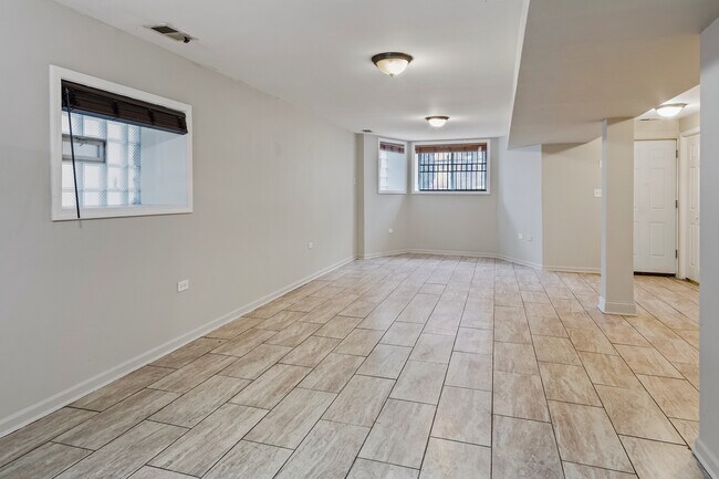 Building Photo - 3536 W Fulton Blvd