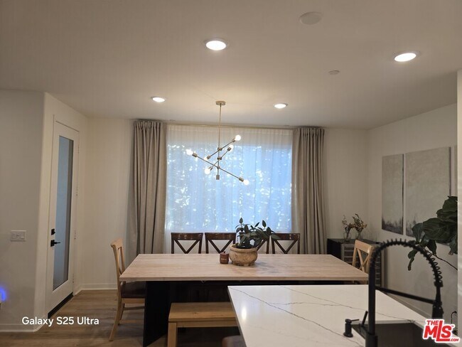 Foto del edificio - 22214 Poppy Ct