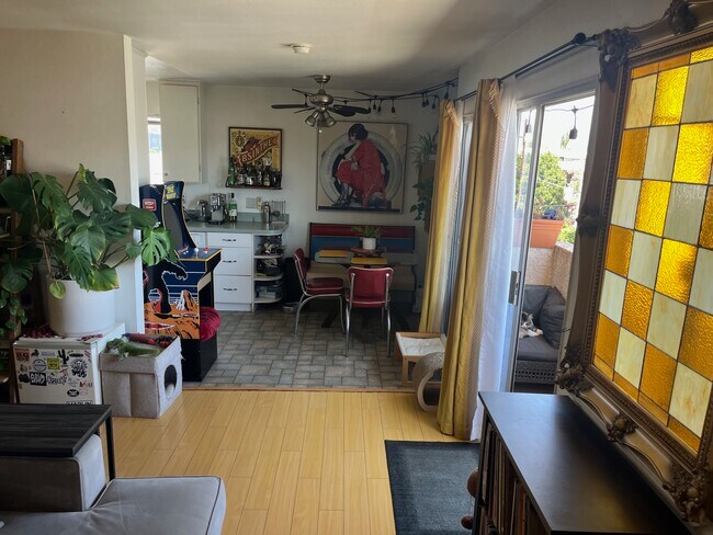 Foto del edificio - 5031 Denny Ave