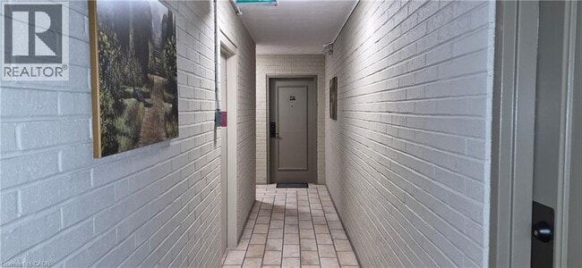 Photo du bâtiment - 2373 King St E