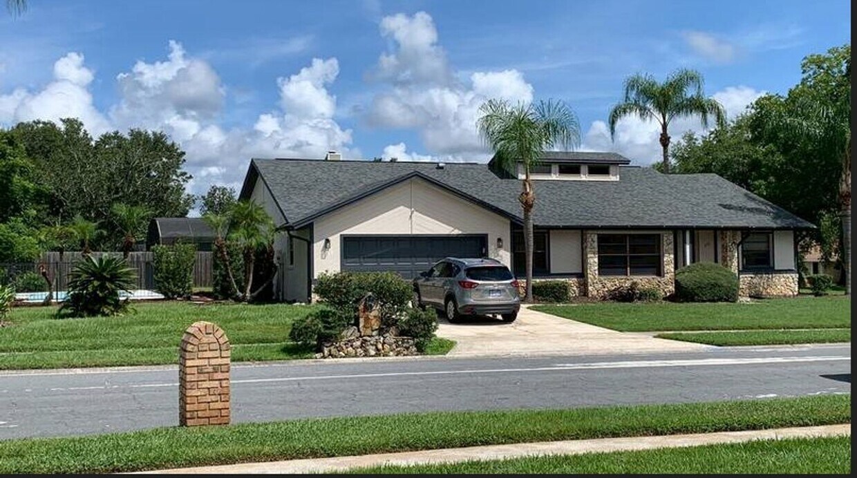 **Recently upgraded 4/2 pool home in Longw... - **Recently upgraded 4/2 pool home in Longw...