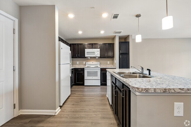 Foto del edificio - West Pine Residences II`