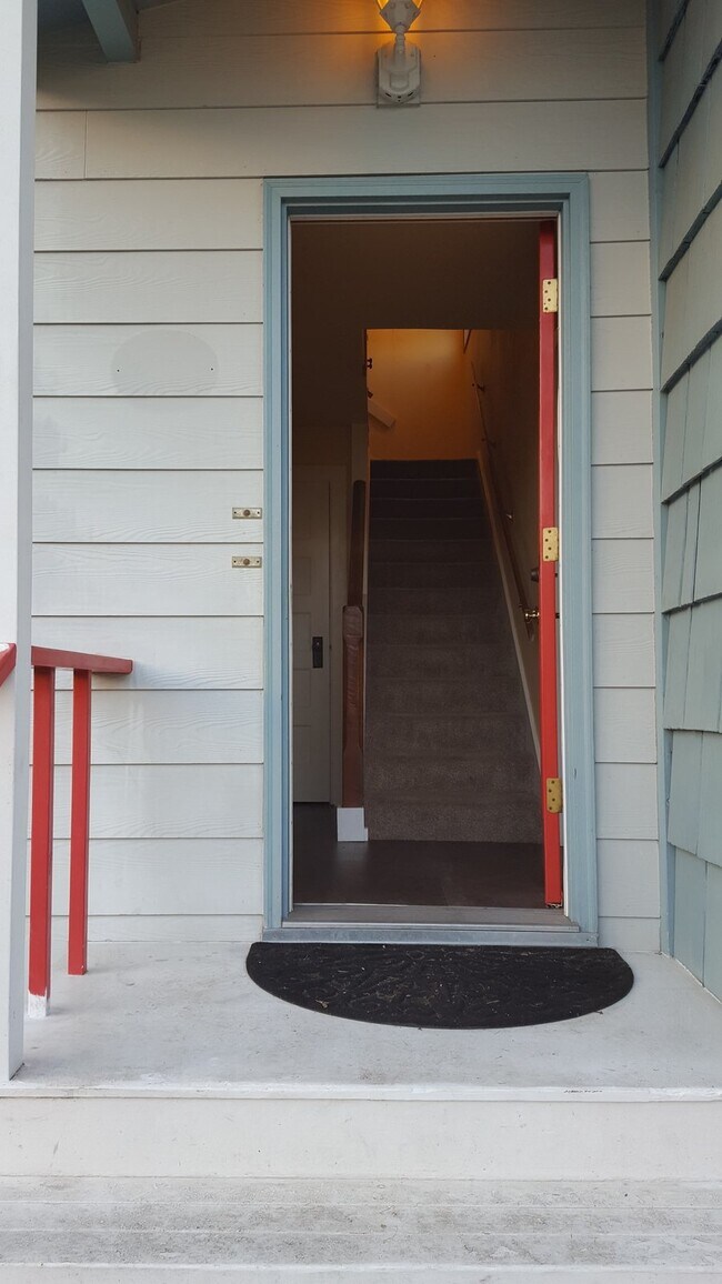 Building Photo - 1 bed 1 bath apartment in Port Angeles