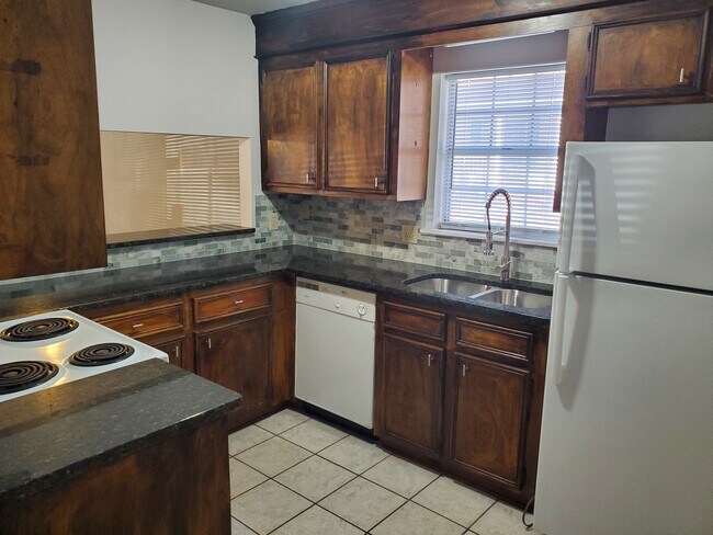 Foto del edificio - 139 Country Town Dr